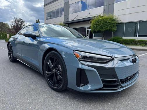 Kemora Gray Metallic 2023 Audi e-tron GT Premium Plus quattro