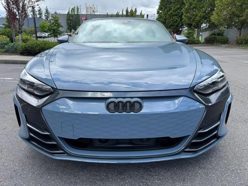 Kemora Gray Metallic 2023 Audi e-tron GT Premium Plus quattro