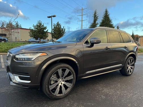 2023 Volvo XC90 Recharge Plug-In Hybrid T8 Plus Bright Theme 7-Seater