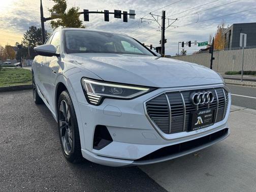 2021 Audi e-tron Premium Plus