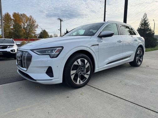 2021 Audi e-tron Premium Plus