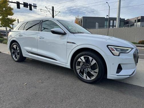 2021 Audi e-tron Premium Plus