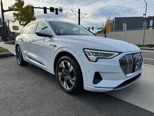 2021 Audi e-tron Premium Plus