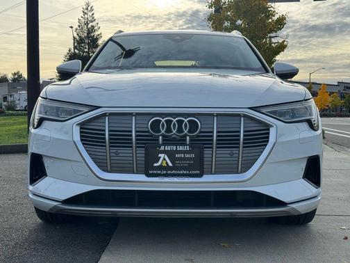 2021 Audi e-tron Premium Plus