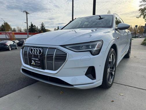 2021 Audi e-tron Premium Plus