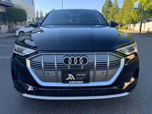 Black 2022 Audi e-tron Premium