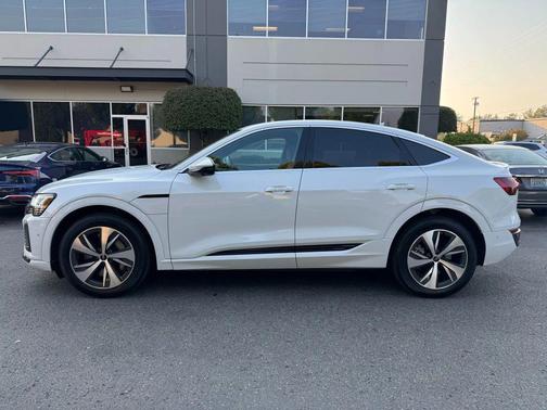 2024 Audi Q8 e-tron Premium Plus