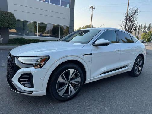 2024 Audi Q8 e-tron Premium Plus