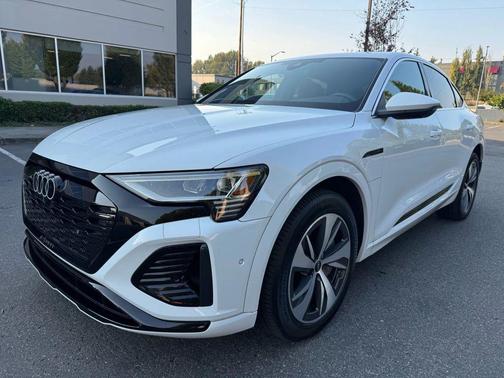 2024 Audi Q8 e-tron Premium Plus