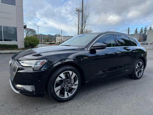 2021 Audi e-tron Premium Plus