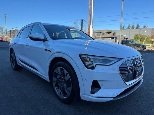 2021 Audi e-tron Premium Plus