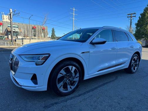 2021 Audi e-tron Premium Plus