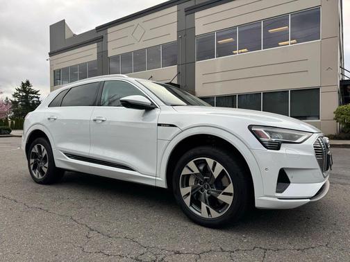 2021 Audi e-tron Premium Plus