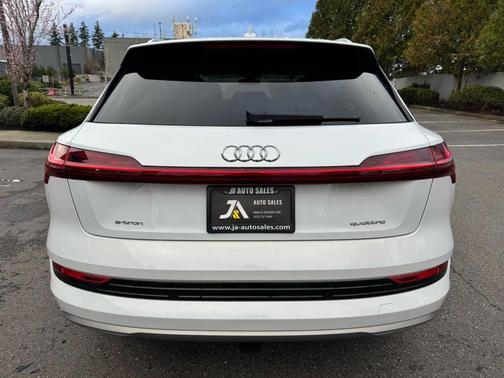 2021 Audi e-tron Premium Plus