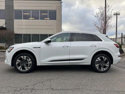 2021 Audi e-tron Premium Plus
