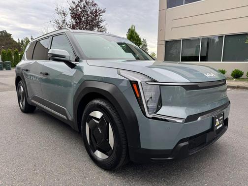 Iceberg Green 2024 Kia EV9 Wind