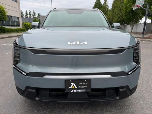 Iceberg Green 2024 Kia EV9 Wind
