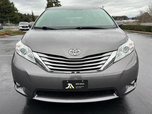 2017 Toyota Sienna XLE