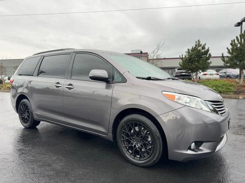 2017 Toyota Sienna XLE