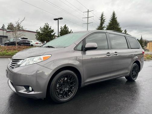 2017 Toyota Sienna XLE