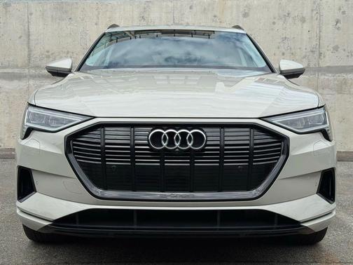 2021 Audi e-tron Prestige