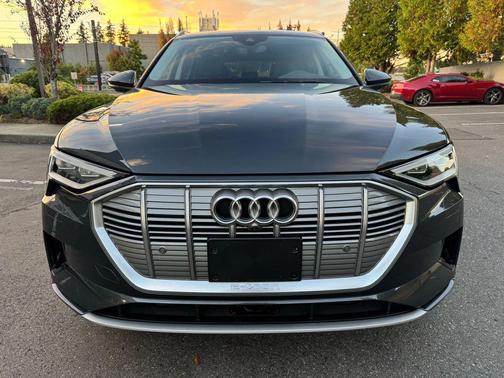 2019 Audi e-tron Premium Plus