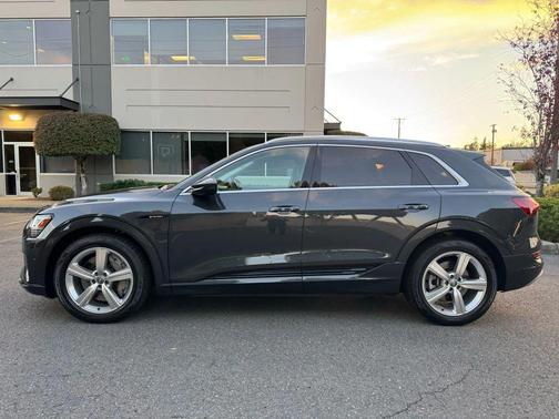 2019 Audi e-tron Premium Plus