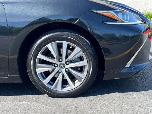 2021 Lexus ES 300h Base