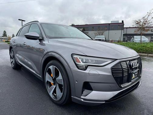 2022 Audi e-tron Premium Plus