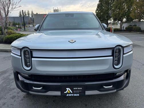 2024 Rivian R1T Dual Large Pickup 4D 4 1/2 ft