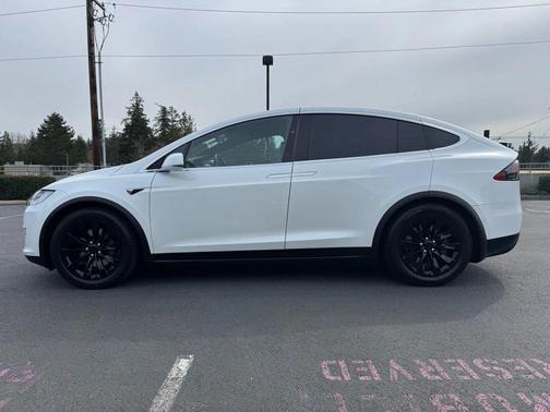 Pearl White Multi-Coat 2017 Tesla Model X 75D