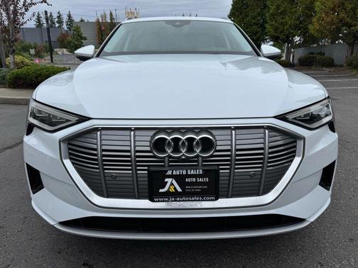 2021 Audi e-tron Premium Plus
