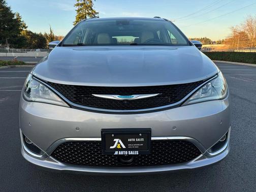 2020 Chrysler Pacifica Hybrid Limited
