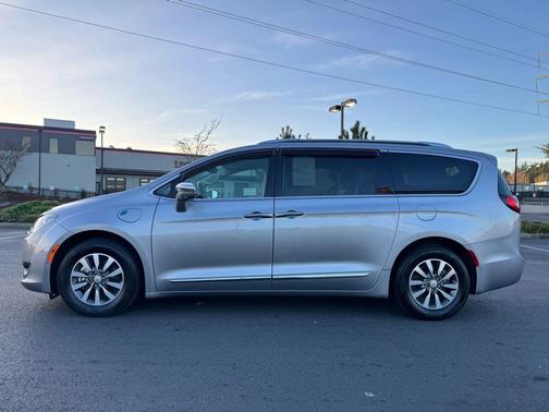 2020 Chrysler Pacifica Hybrid Limited