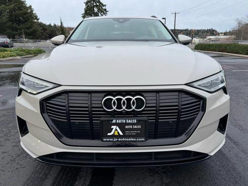 2021 Audi e-tron Premium Plus