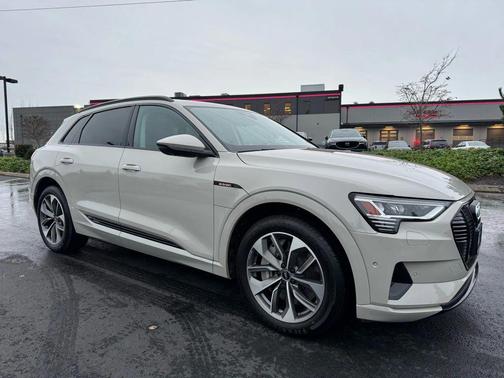 2021 Audi e-tron Premium Plus