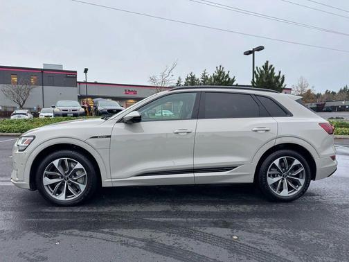 2021 Audi e-tron Premium Plus