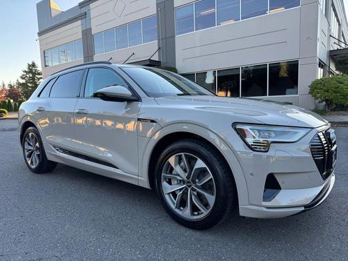 2021 Audi e-tron Premium Plus