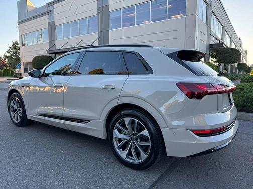 2021 Audi e-tron Premium Plus
