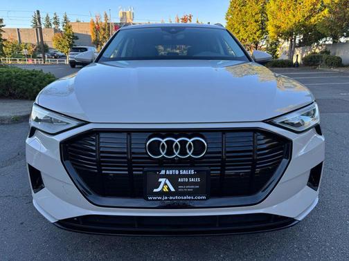 2021 Audi e-tron Premium Plus