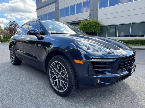 Blue 2018 Porsche Macan Macan Sport Edition