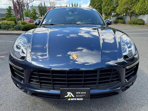 Blue 2018 Porsche Macan Macan Sport Edition