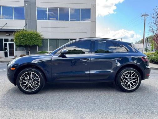 Blue 2018 Porsche Macan Macan Sport Edition