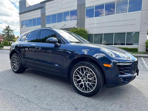 Blue 2018 Porsche Macan Macan Sport Edition