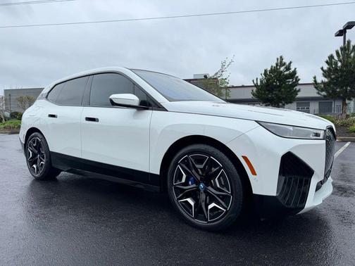 Mineral White Metallic 2023 BMW iX M60