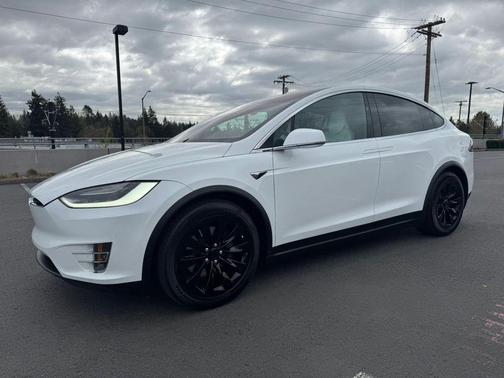 Pearl White Multi-Coat 2018 Tesla Model X 75D