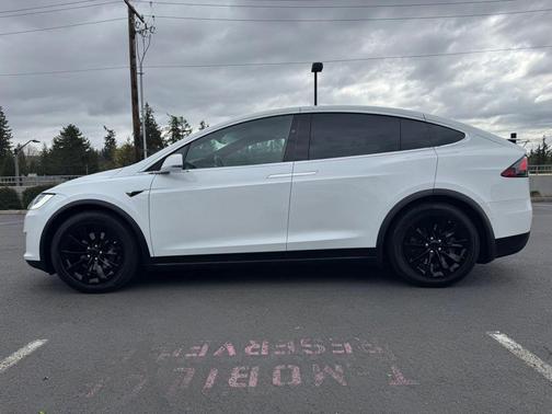 Pearl White Multi-Coat 2018 Tesla Model X 75D
