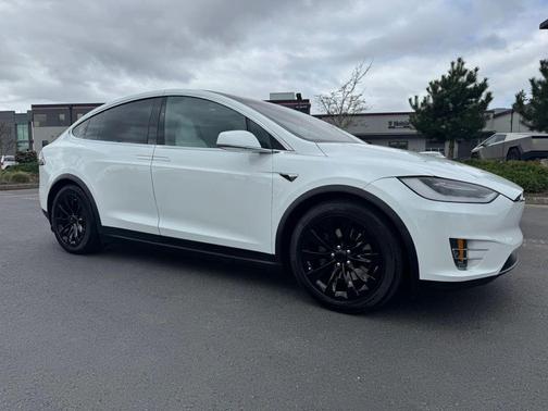 Pearl White Multi-Coat 2018 Tesla Model X 75D
