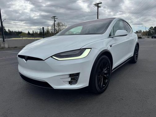 Pearl White Multi-Coat 2018 Tesla Model X 75D