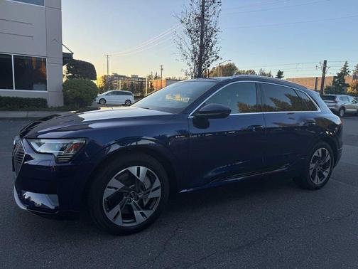2022 Audi e-tron Premium